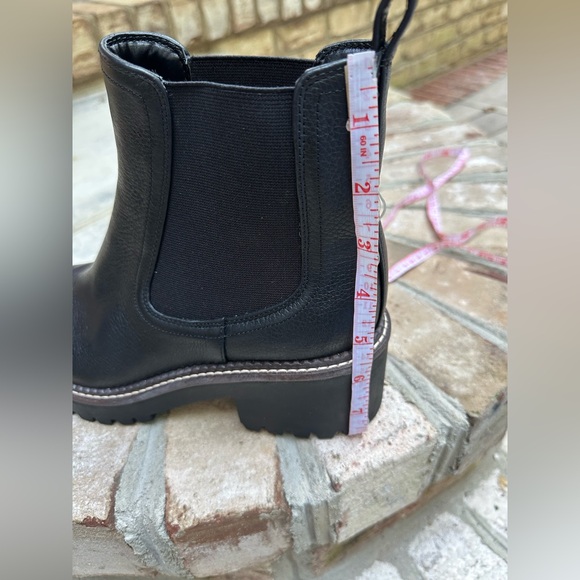 Miah Water-Resistant Chelsea Lug Boots - Women’s Size 9 - Black - Picture 12 of 13